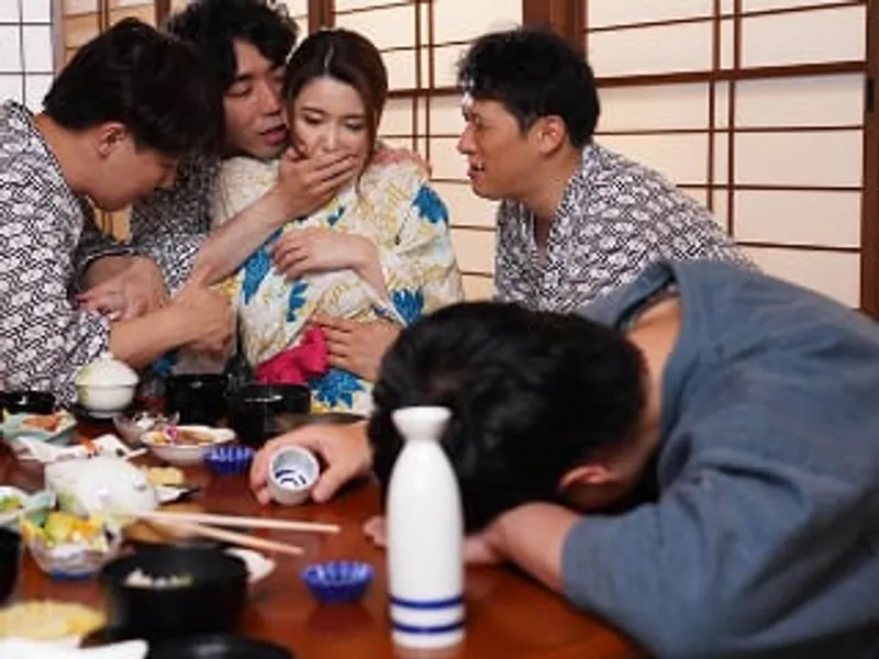 đưa vợ đi suối nước nóng, ông xã không biết người vợ bị người khác nắc sấp mặt