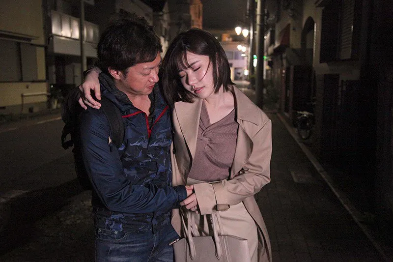 đưa đồng nghiệp nữ nhậu say xỉn vì cãi nhau với chồng về nhà