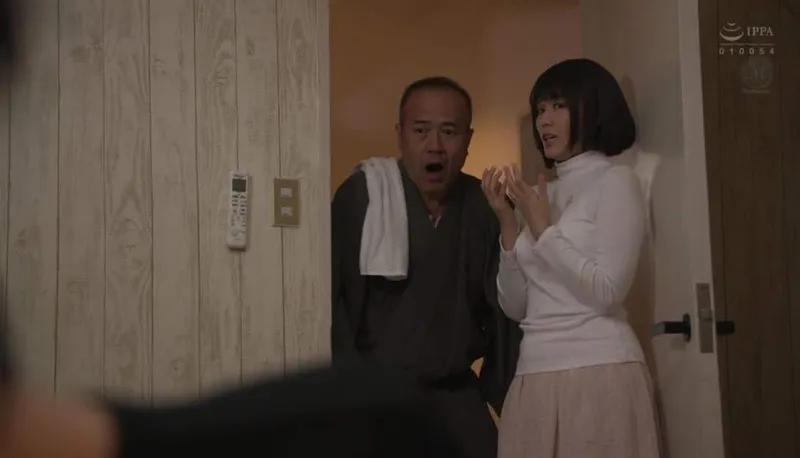 Bố ông xã gài bẫy con dâu để tống tình mỗi ngày