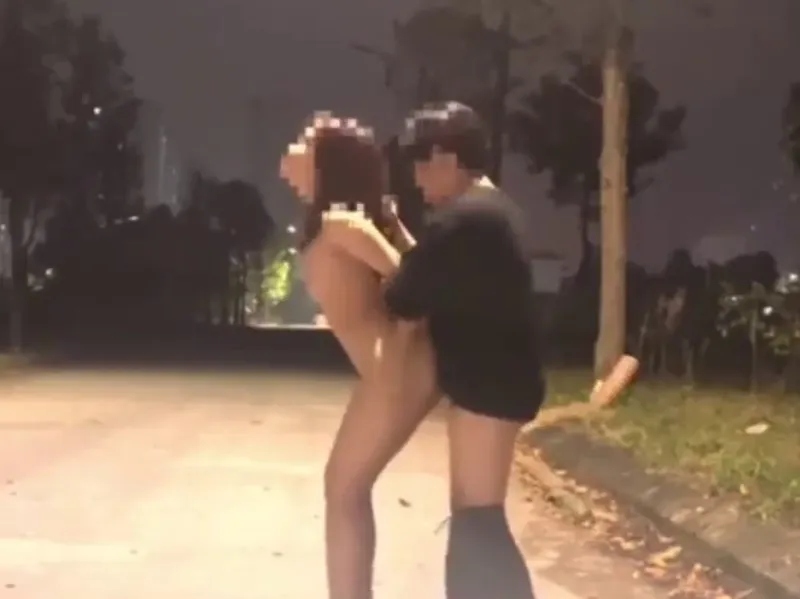 Vã quá làm tình nhau ở trong công viên